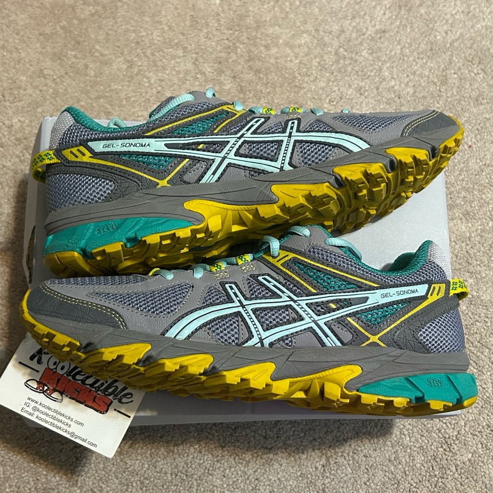 Asics Sneakers